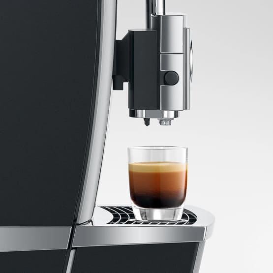 Machine à café professionnel GIGA X3 de la marque JURA fournis par Plaine d'Arômes